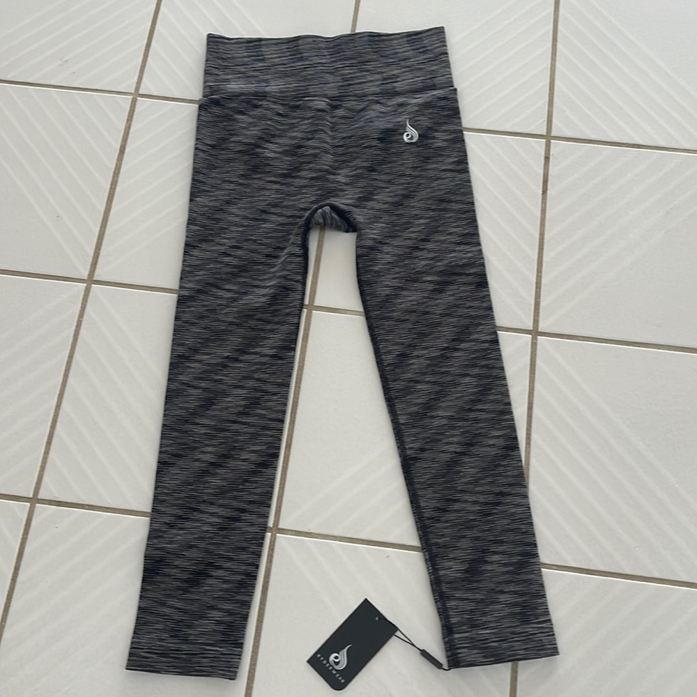 Brand New Ryderwear Leggings! Size XS. Black and gray seamless